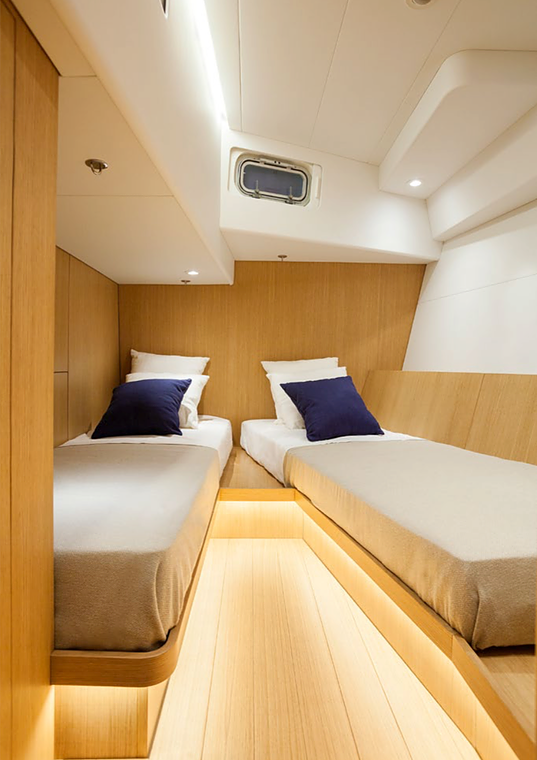 Twin guest cabin aboard Flyer